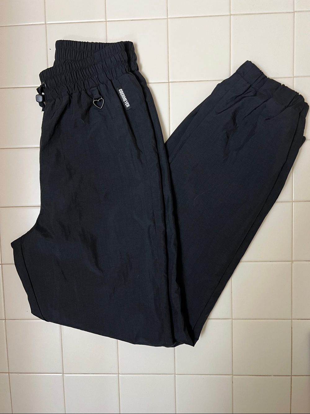 Obermeyer Womens Elastic-Waist Black Ski/ Snow Pants with Heart Zip Pull Size 4